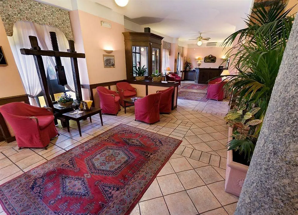 Hotel Centrale Черноббио 4*,