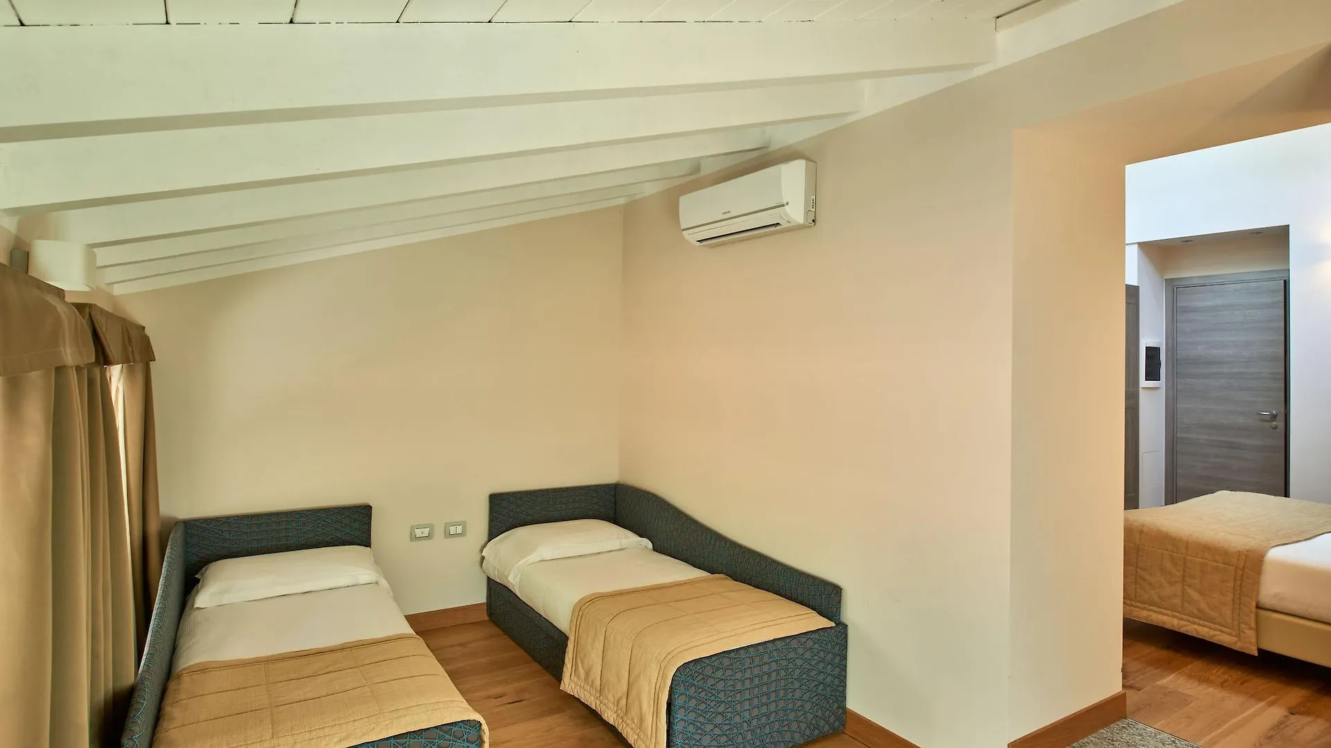 Hotel Centrale Черноббио