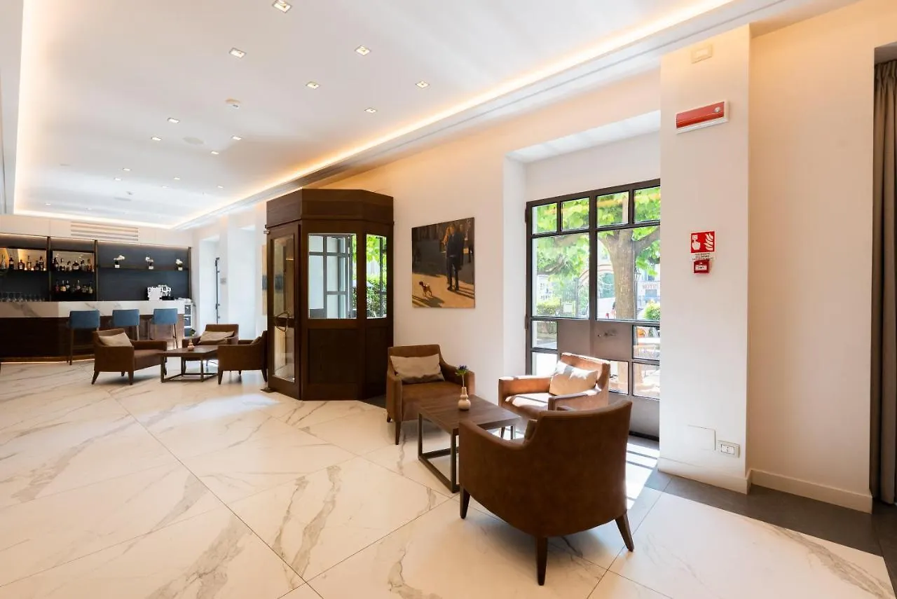 Hotel Centrale Черноббио 4*,  Италия