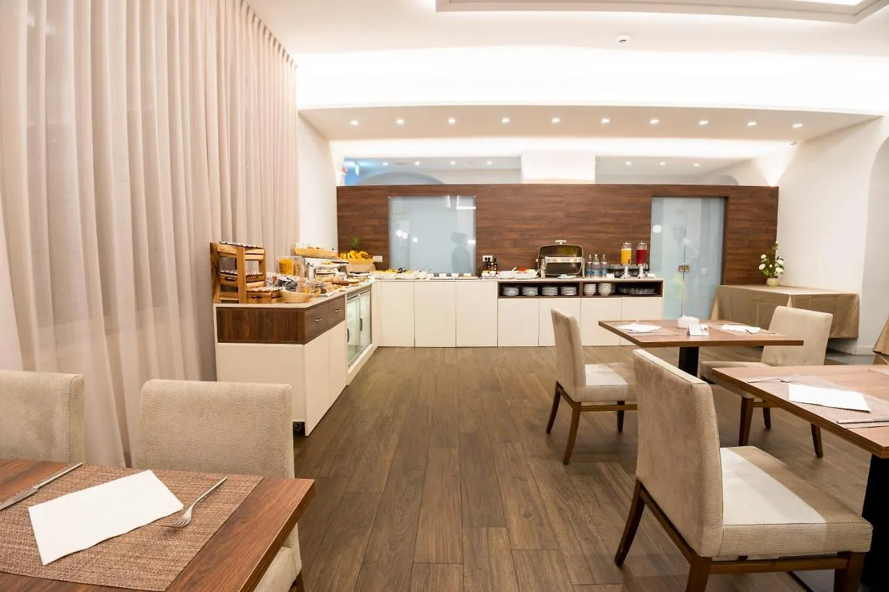 Hotel Centrale Черноббио