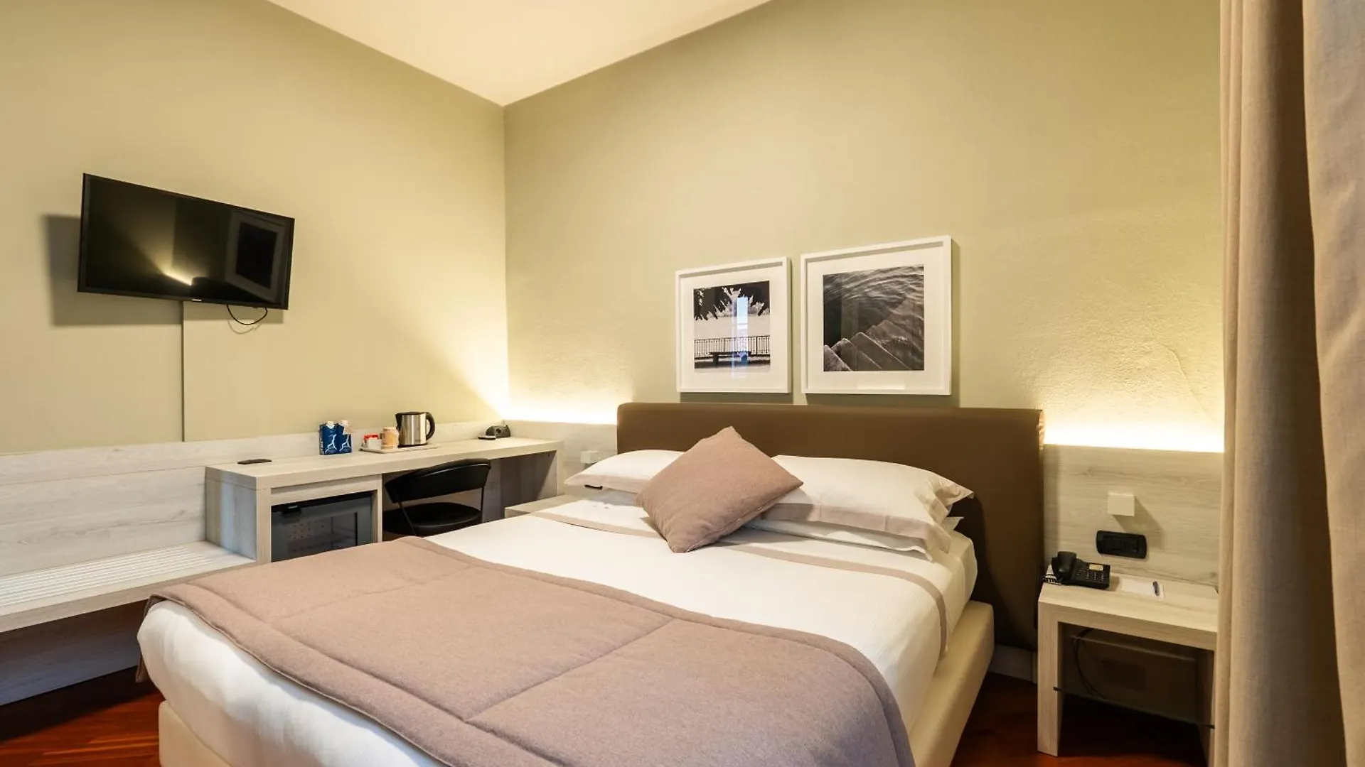 Hotel Centrale Черноббио 4*,