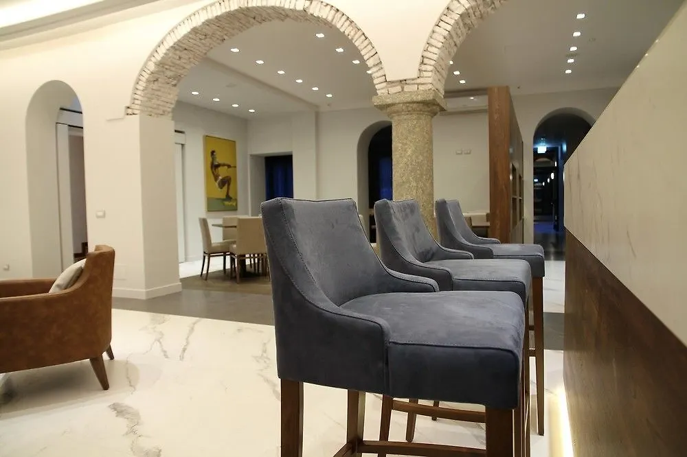 Hotel Centrale Черноббио 4*,