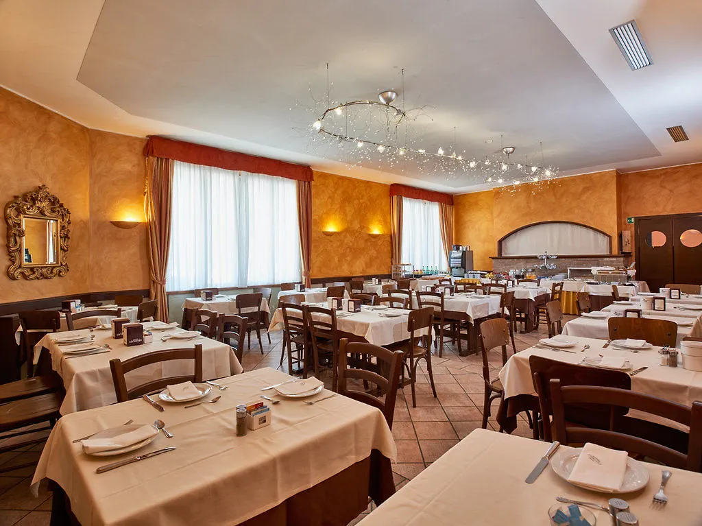 Hotel Centrale Черноббио